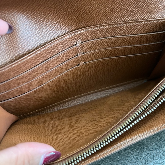 ‼️sold‼️Louis Vuitton Sarah Wallet - Picture 12 of 16